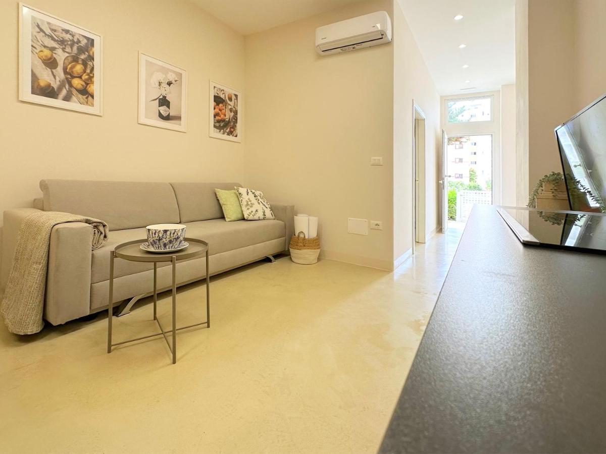 13 Eur For Monthly Stay - Home By The Sea - Hbs Golem  Bagian luar foto