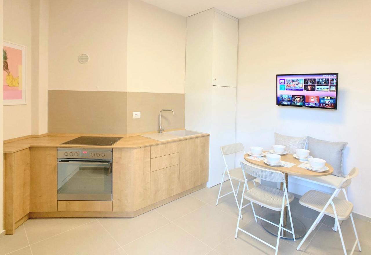 13 Eur For Monthly Stay - Home By The Sea - Hbs Golem  Bagian luar foto